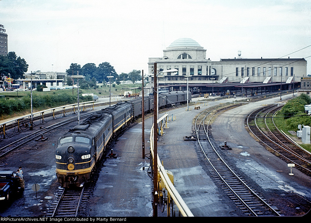 Seaboard Coast Line 575 at Broad Street Station